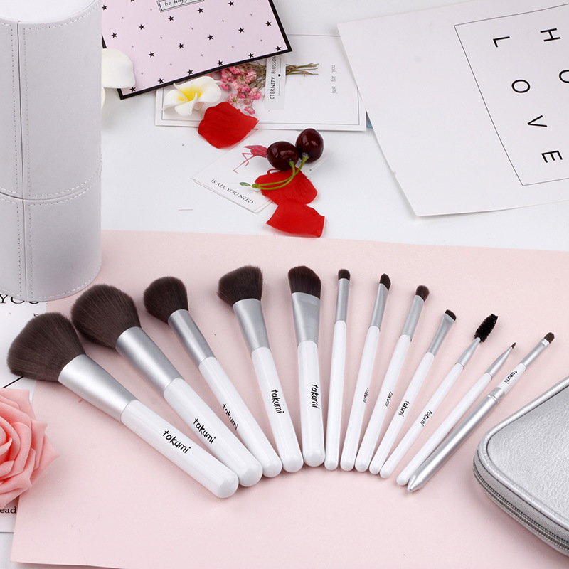 Makeup brush set for eyeliner and lip